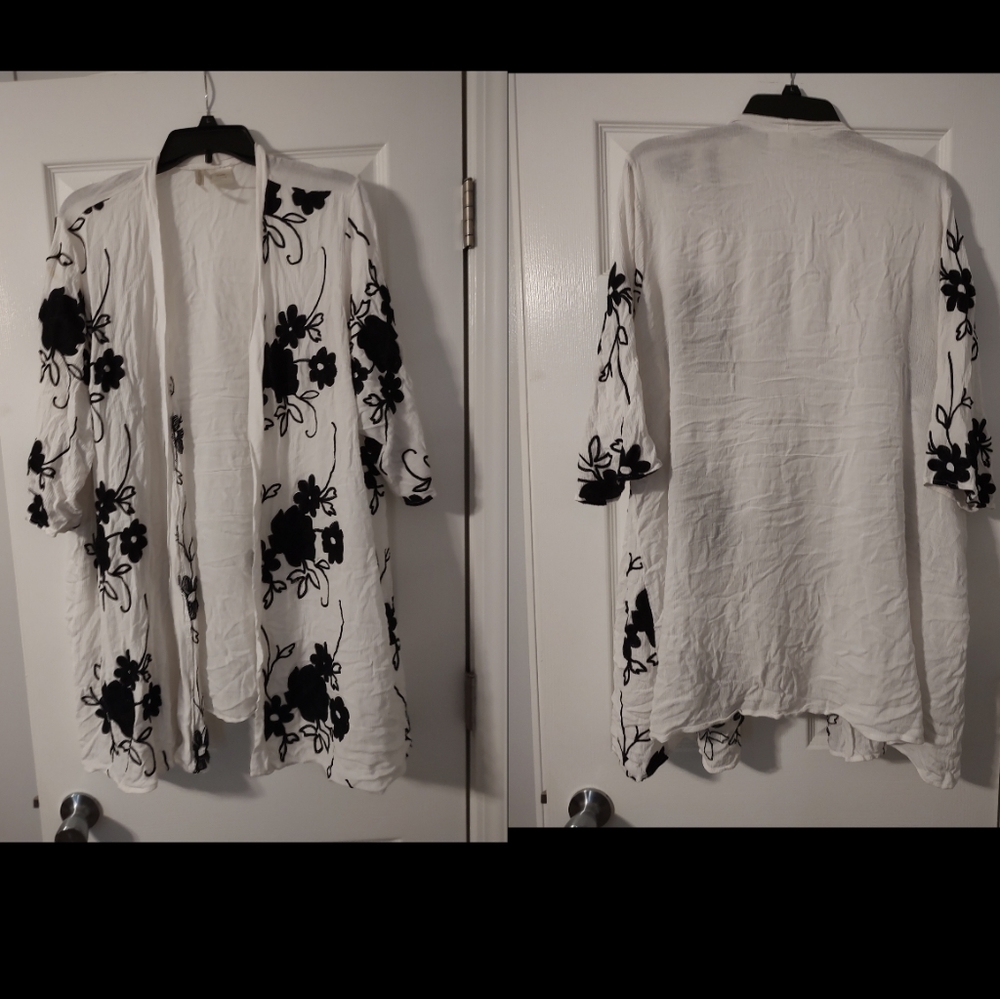 Black and white floral kimono forgotten Grace 3xl